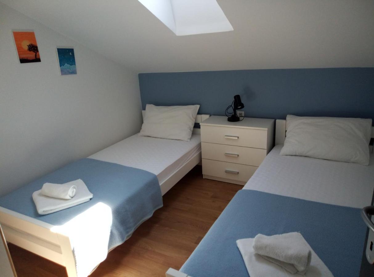 Apartman Prvi Red Do Mora Sveti Filip i Jakov Exterior photo