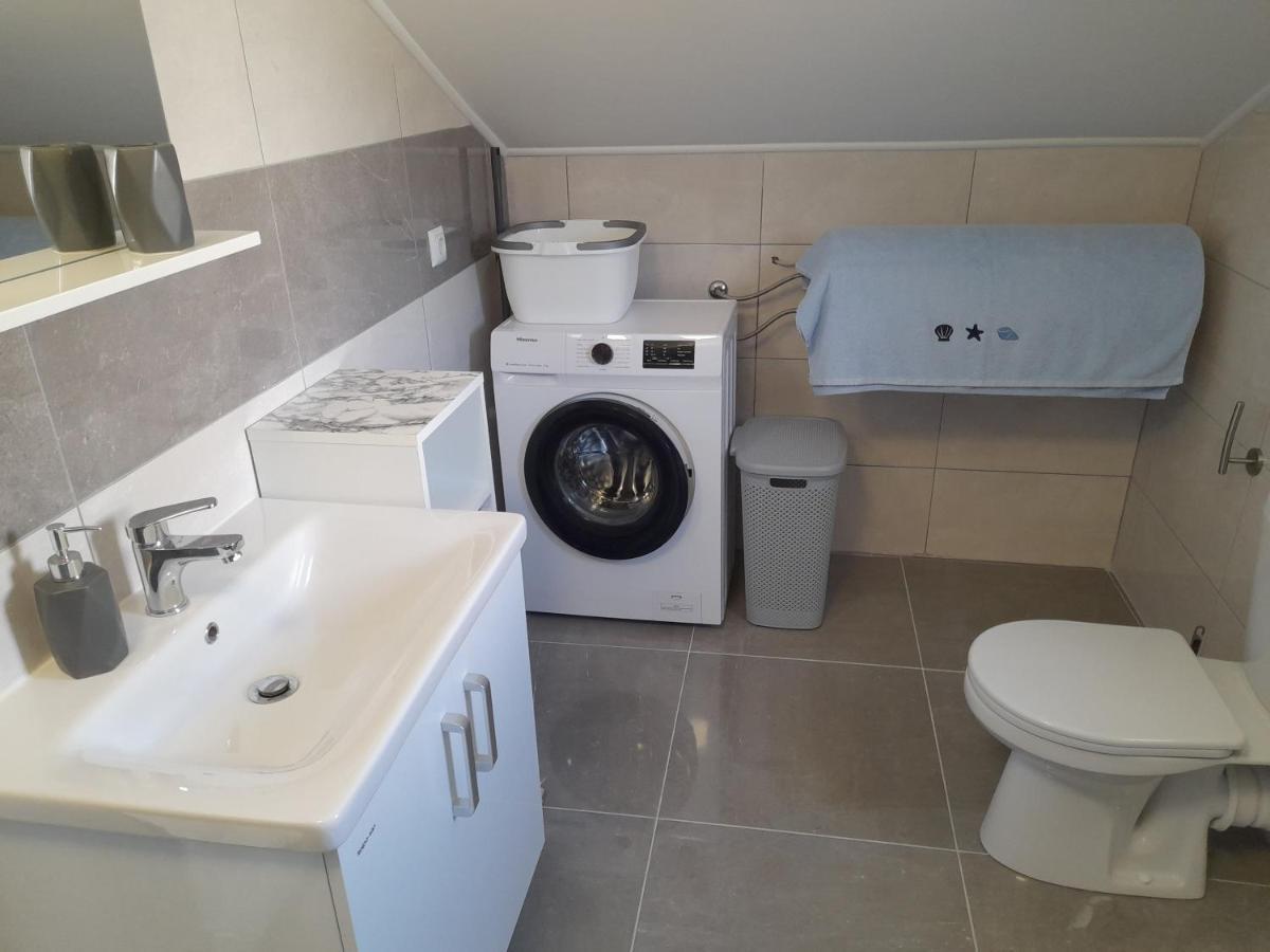Apartman Prvi Red Do Mora Sveti Filip i Jakov Exterior photo
